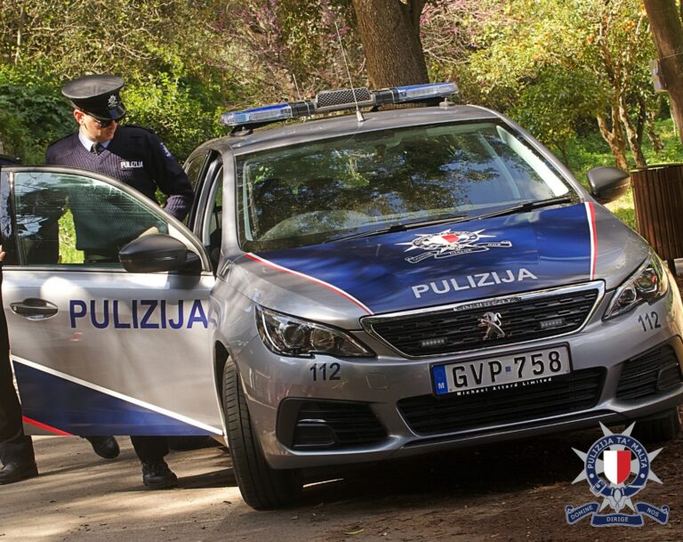 Jinqabdu fi grupp ta’ aktar minn erbgħa u jaggredixxu lill-Pulizija għax waqfuhom