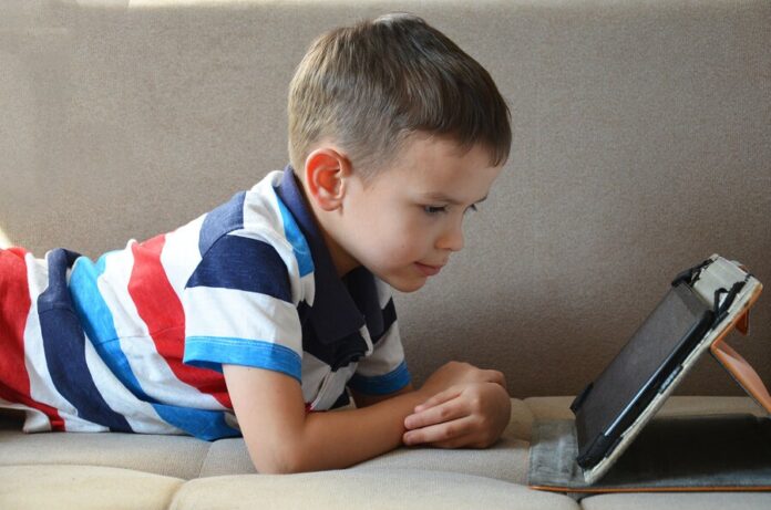 children-to-use-tablets-3