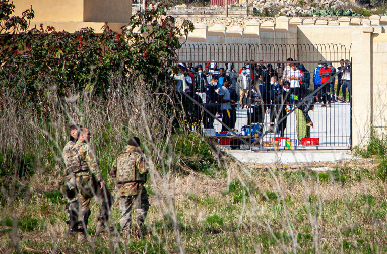 [ARA] Preżenza qawwija tal-Armata u l-Pulizija fiċ-Ċentru ta’ Ħal Far