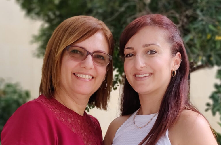 “Ħaġa waħda nitolbok… Qatt titlaqni minn taħt ħarstek”; Bint Miriam Pace b’poeżija kommoventi biex tfakkar lil ommha