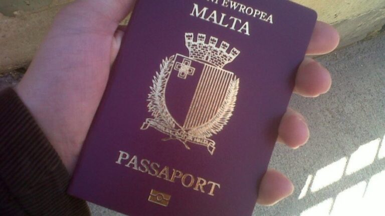 Sospiżi l-applikazzjonijiet għal ċittadinanza tar-Russja u l-Belarus