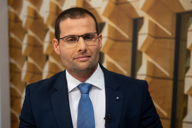 “Malta hija Covid safe”; “Żdied it-testing iżda l-perċentwal ta’ każijiet ġodda kompla jonqos”