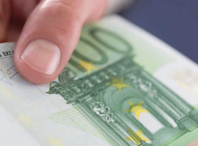 100 €