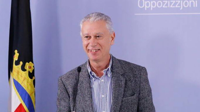 Il-Viċi Kap tal-PN Robert Arrigo jiddaħħal l-Isptar