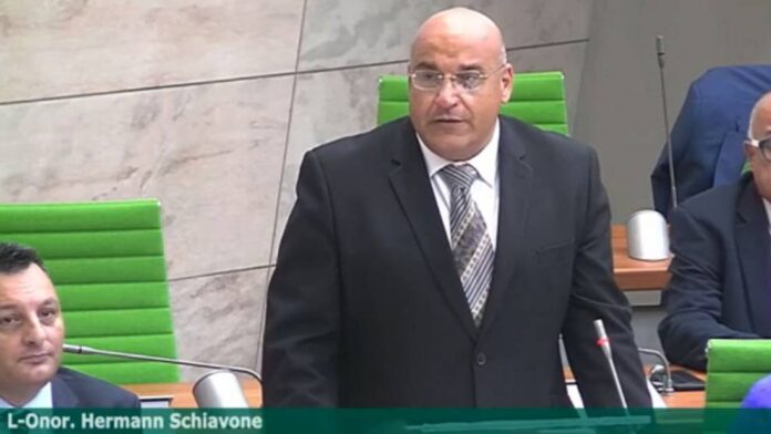 Parlament-Hermann-Schiavone-990x557