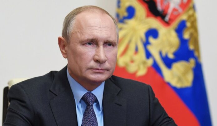 vladimir-putin-moscow-flag-1