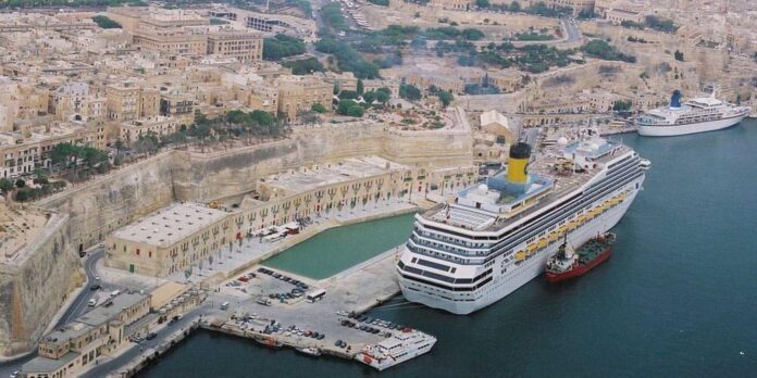 cruise liner