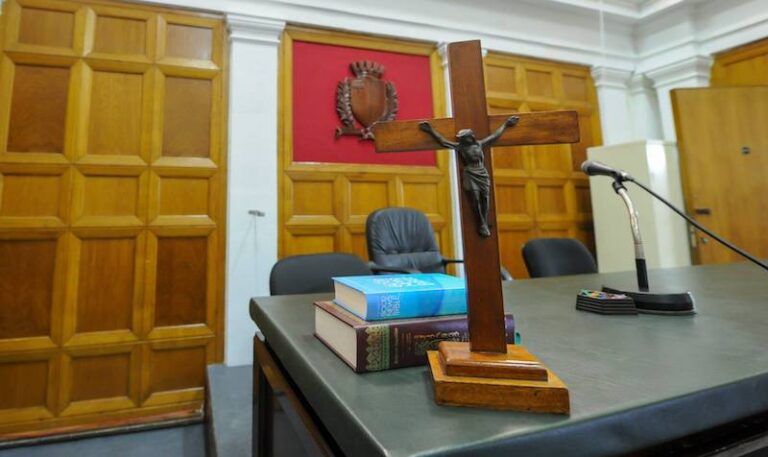 Jammeti li ħebb u weġġa’ żewġ uffiċjali tal-pulizija