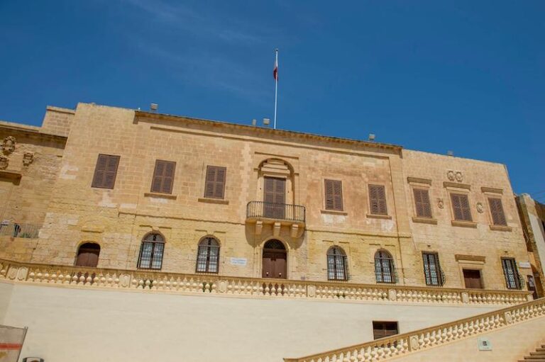 Sentenza sospiża fuq serq minn residenza, minn ambulanza u ħsara involontarja fuq karozza