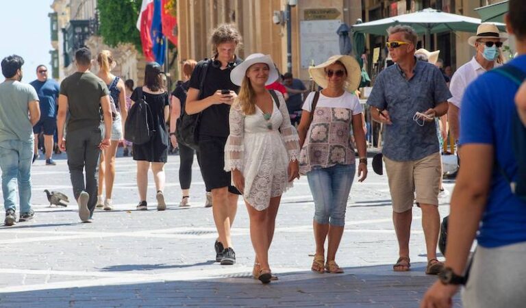 Covid-19: Il-każi attivi jinżlu taħt l-1,000
