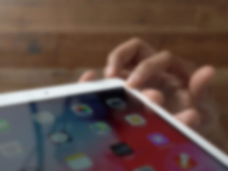 Furjaniż se jitressaq il-Qorti b’rabta ma’ serq ta’ iPads
