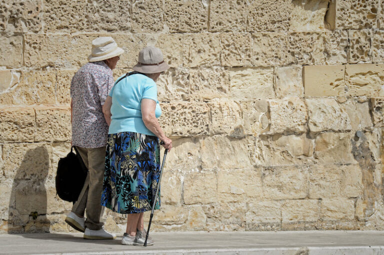 Covid-19: 56 każ ġdid u jfiqu 121; żewġ anzjani jmutu