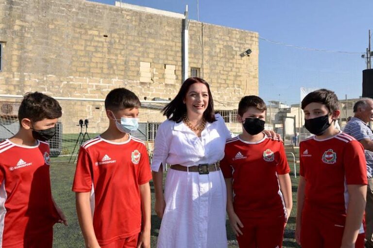 Investiment ta’ €6 miljun biex jinbidlu l-uċuħ sintetiċi ta’ 68 ground tal-futbol