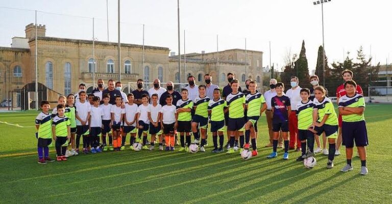 It-taħriġ tal-futbol għal 70 tifel u tifla Mtarfin imsaħħaħ b’materjal ġdid mill-Fondazzjoni Logħob Responsabbli