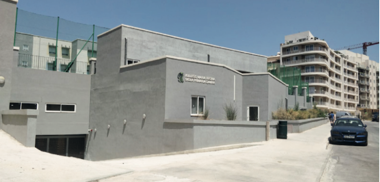 “Qegħdin nitilfu 400 post ta’ parkeġġ”… Residenti jitolbu spazju fil-parkeġġ tal-iskola primarja l-ġdida tal-Qawra