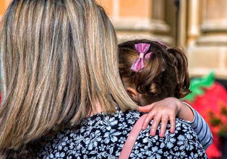 TFAL VITTMI DARBTEJN: MILL-ĠENITUR U MIS-SISTEMA