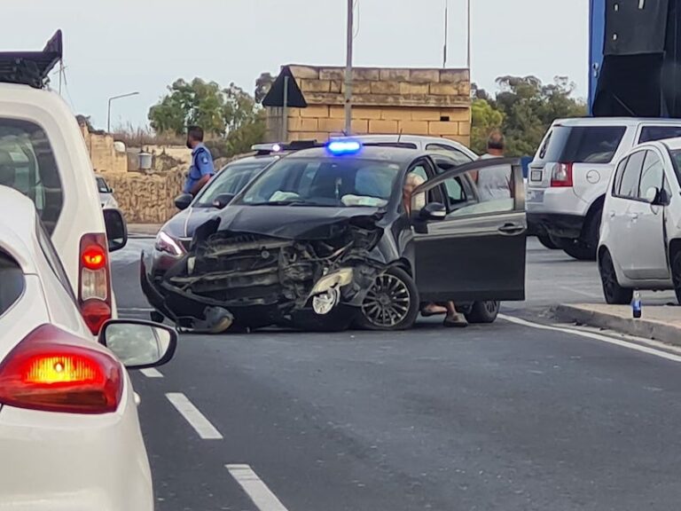 Mara l-Isptar wara ħabta bejn żewġ vetturi f’Ħaż-Żabbar