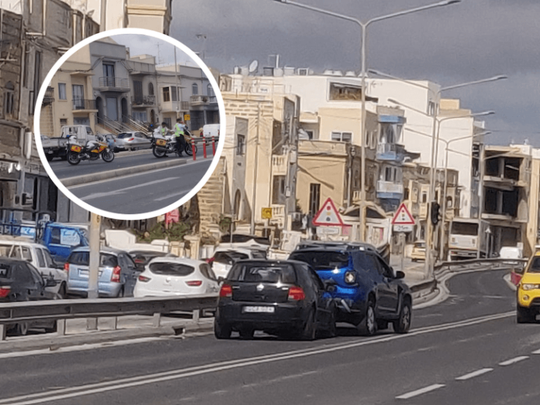Aġġornat: It-triq terġa’ tinfetaħ għat-traffiku wara ħabta bejn tliet vetturi f’Ħaż-Żebbuġ
