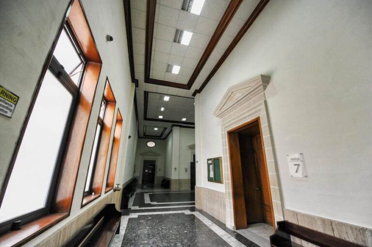 Talab skuża lil missieru wara li kiser il-bail minħabba l-problema tad-droga