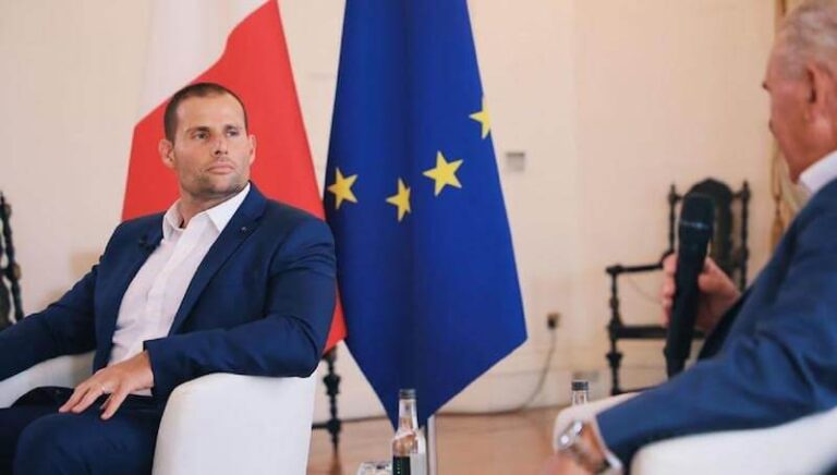 Il-gvern se jibqa’ jagħti appoġġ lill-industrija turistika