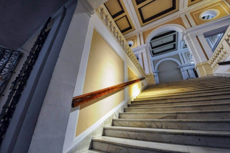 Jingħata l-ħelsien mill-arrest wara li ġie mixli li kkorrompa lit-tifel tas-sieħba tiegħu
