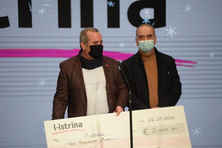Il-GWU tippreżenta d-donazzjoni tagħha għal L-ISTRINA