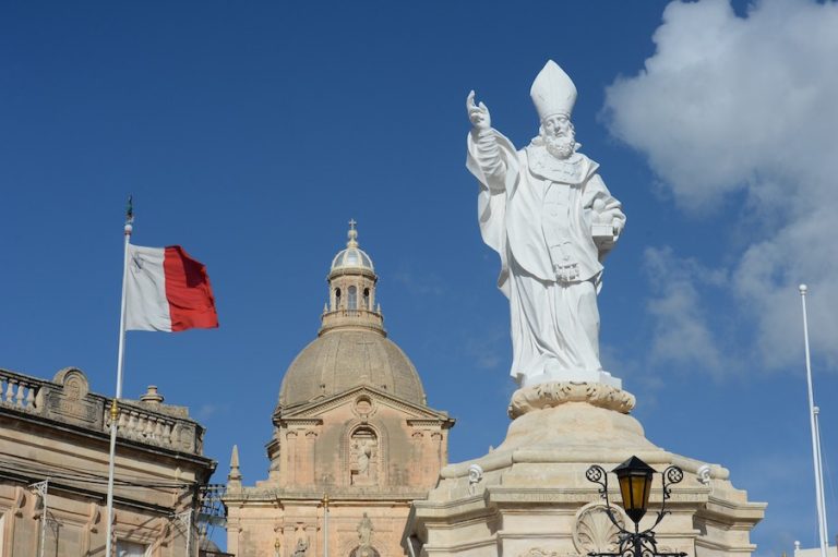 Inawgurat ir-restawr fuq l-istatwa ta’ San Nikola fil-pjazza tas-Siġġiewi