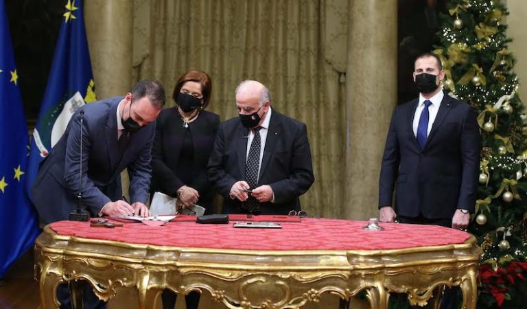 Clifton Grima jieħu l-ġurament tal-ħatra bħala Ministru għall-Edukazzjoni u l-Isport