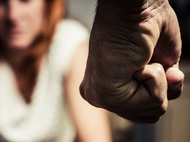 Raġel jinżamm arrestat wara li ġie akkużat bi vjolenza domestika fuq ommu u ħutu