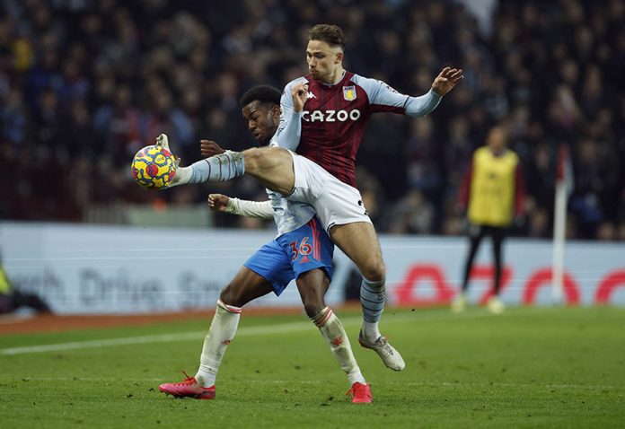 Premier League - Aston Villa v Manchester United