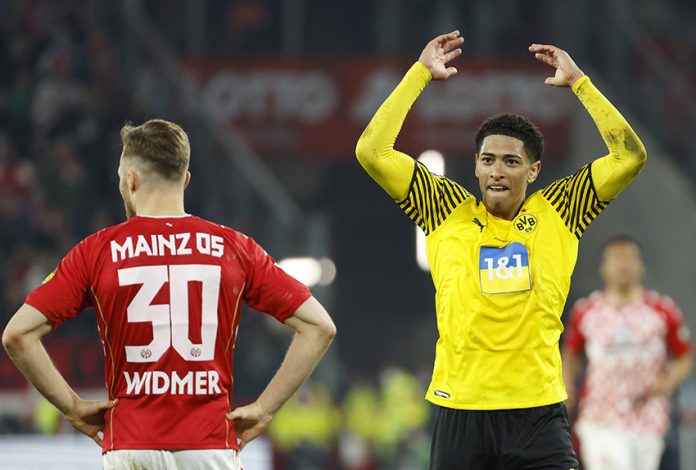 Bundesliga - 1. FSV Mainz 05 v Borussia Dortmund