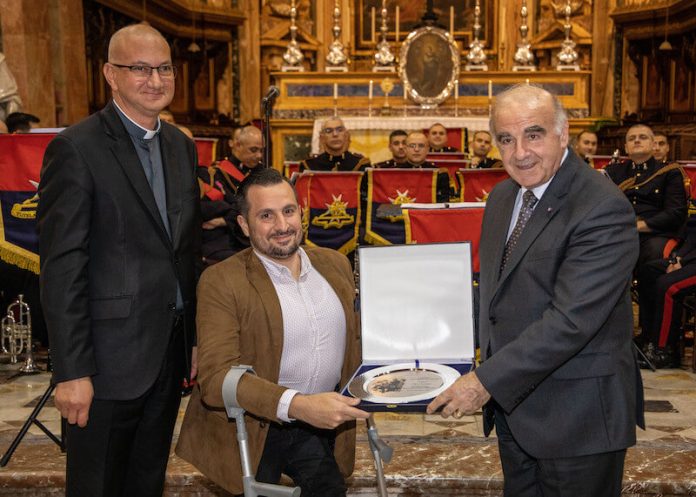 Is-Sur Oliver Scicluna jingħata l-Premju Dun Mikiel Azzopardi