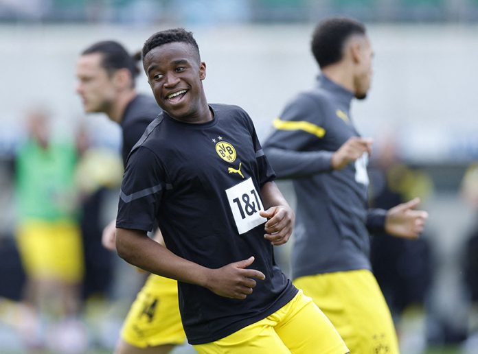Bundesliga - Greuther Fuerth v Borussia Dortmund