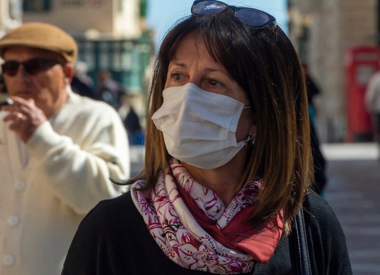 Il-każi attivi jinżlu taħt l-1,700 … tmut persuna