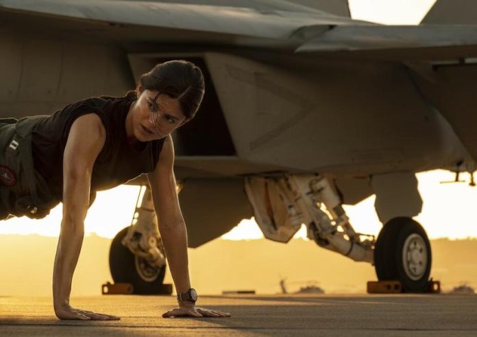 Monica Barbaro f' Top Gun - Maverick