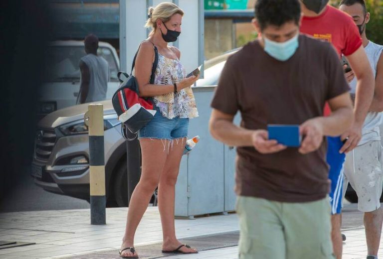 Il-każi attivi taħt it-300