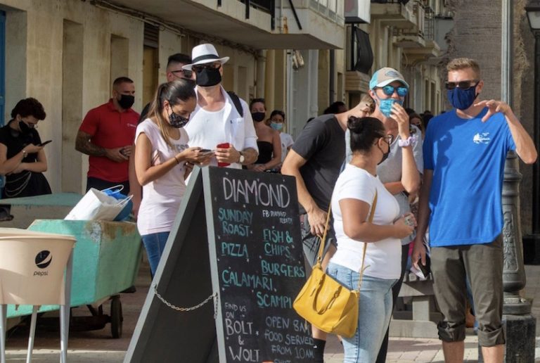 200 każ ġdid … tmut persuna waħda