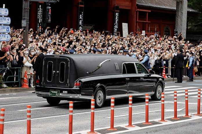 Abe-funeral-folla-nies-karozza-tal-mejtin