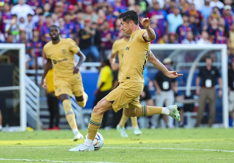 Robert Lewandowski jakkuża lil Bayern b’gideb fuqu￼