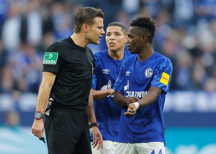 Bundesliga - Schalke 04 v Borussia Dortmund