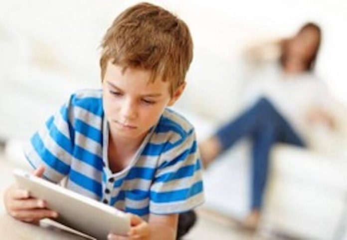 kids-addicted-to-technology-5