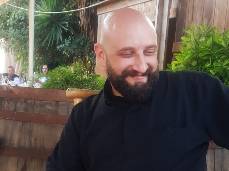 Il-bank ħaseb li l-pagamenti fuq websites pornografiċi mill-kont ta’ Seguna kienu scam