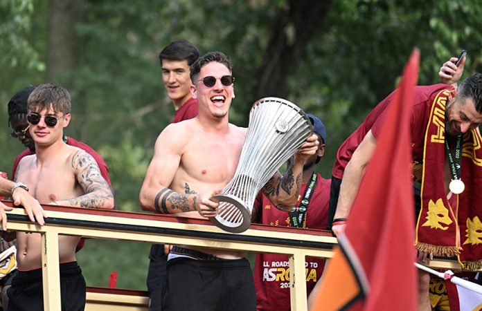 AS Roma celebrate winning the Europa Conference League