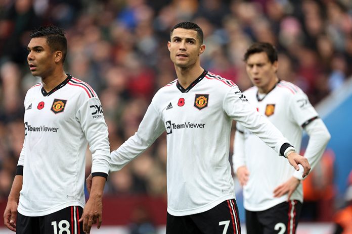 Premier League - Aston Villa v Manchester United