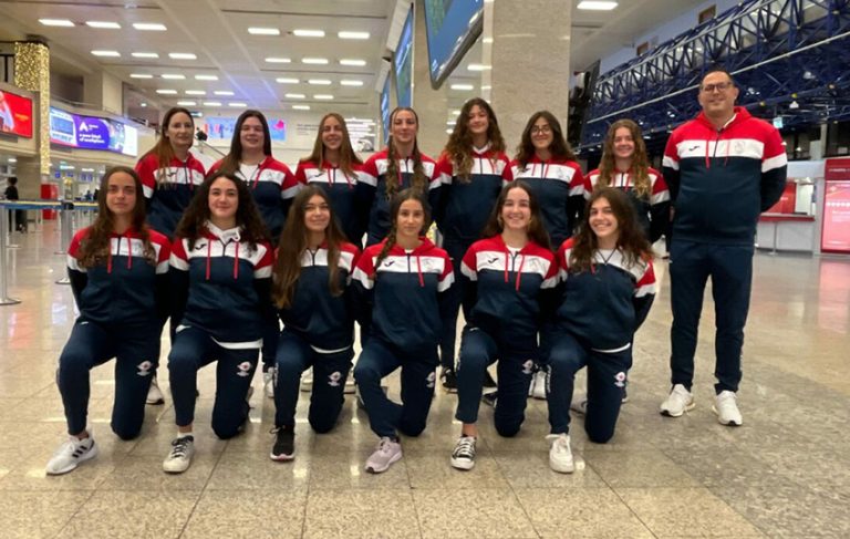 It-team tal-waterpolo tan-nisa ta’ Sirens f’Barċellona għall-fażi tal-Gruppi tal-LEN Women Champions League