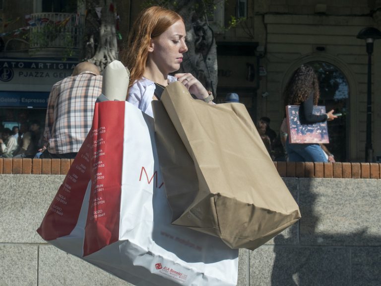 Black Friday pożittiv, iżda x-xerrejja aktar attenti fin-nefqa tagħhom