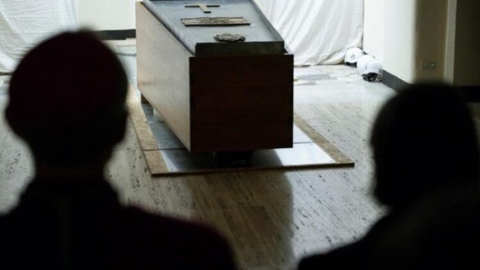 pope benedict tomb