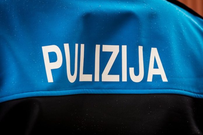 pulizija uniformi 2023