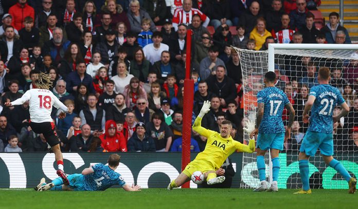 Premier League - Southampton v Tottenham Hotspur