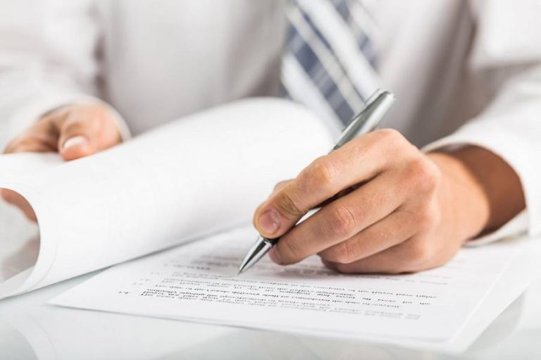 Nutar ma jinstabx ħati li ffalsifika kuntratti wara żbalji fil-proċedura fil-Qorti